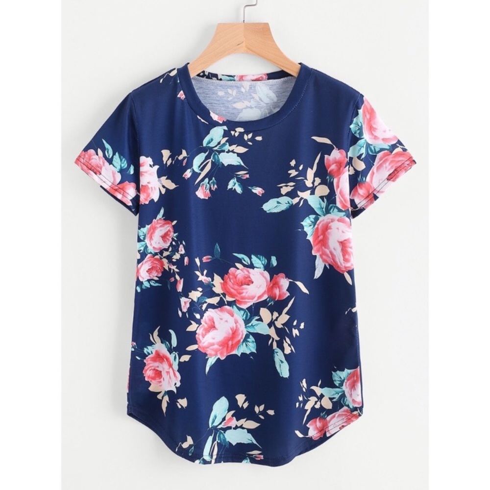 NEW! 🌸 Navy floral print T-shirt